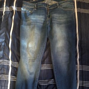 YMI SKINNY LEGGED BLUE JEANS SIZE 18
